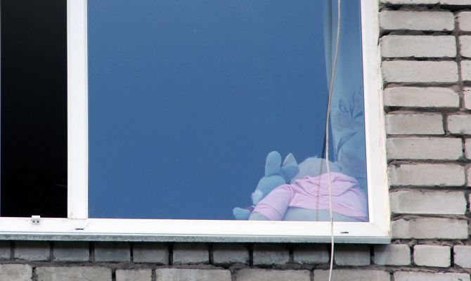 Более 700 детей в России выпали из окна с начала 2018 года