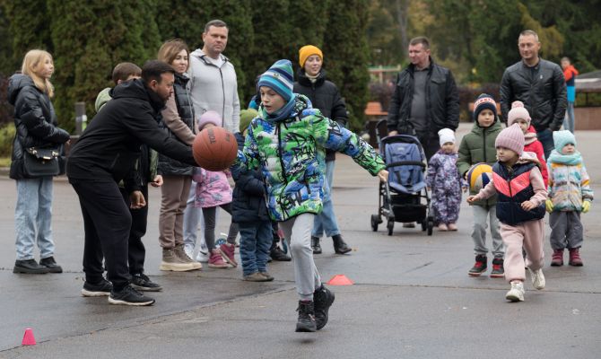 В Центральном парке Тулы в День отца состоялась "Семейная зарядка"