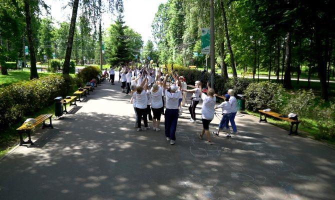 Тулякам предлагают посетить бесплатные занятия по скандинавской ходьбе
