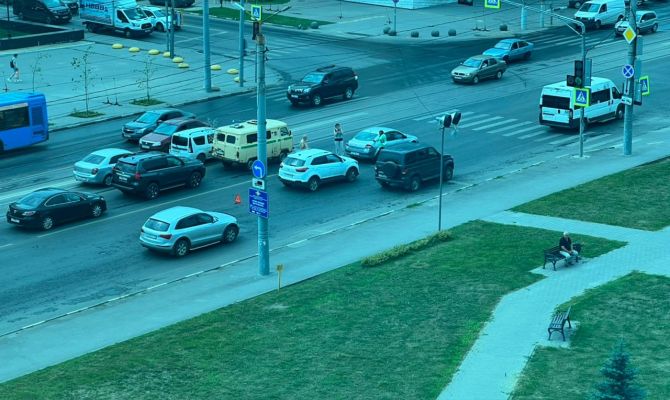 ДТП в Туле напротив цирка застопорило движение на улице Советской