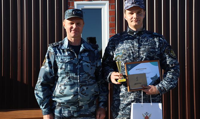 В Туле прошли соревнования по многоборью среди специалистов-кинологов