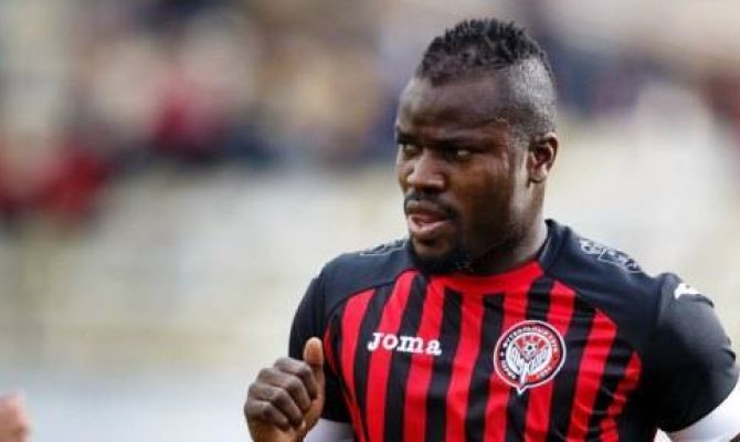 Тульский футболист во время матча обозвал коллегу из «Амкара» обезьяной