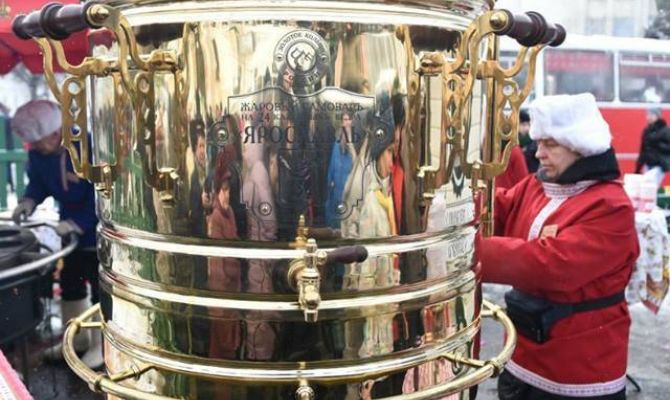 Тульские мастера изготовили самый высокий в России самовар