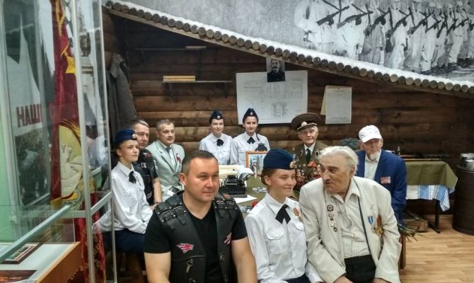 Тульские школьники-постовики встретились с ветеранами