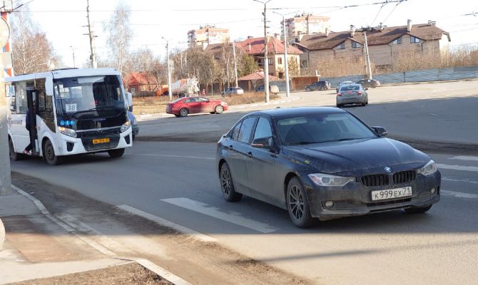 В Туле столкнулись «БМВ» и рейсовый автобус