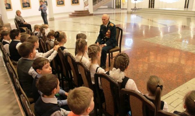 Тульские школьники встретились с очевидцем Сталинградской битвы