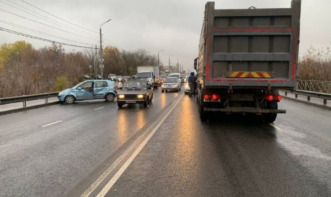 В Туле ДТП на улице Рязанской затруднило движение транспорта