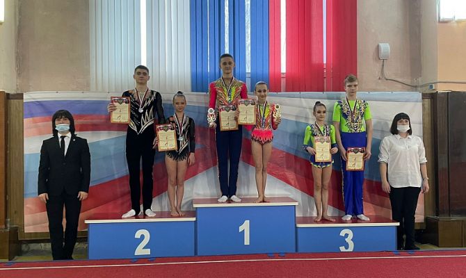 Туляки взяли "серебро" на Всероссийских соревнованиях по спортивной акробатике
