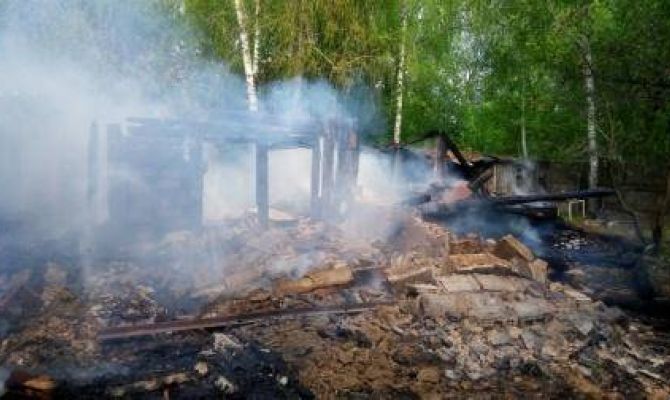 В Кимовске дотла сгорел нежилой дом