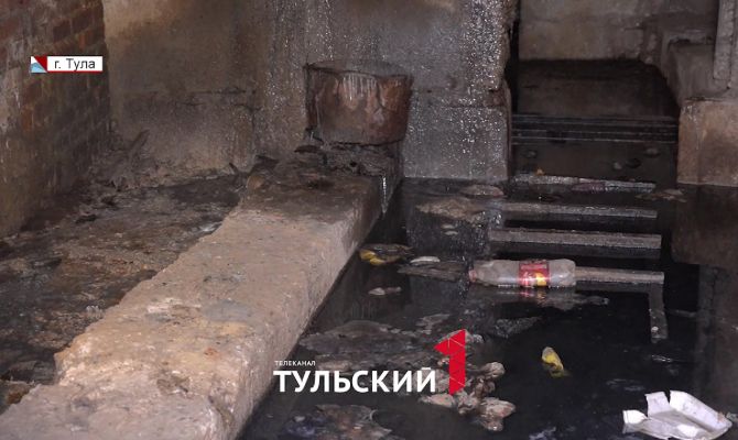 В 9-этажке в Туле 10 лет не могут починить крышу из-за "карусели" управляющих компаний