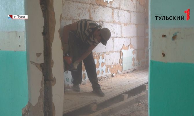 В тульском поселке Косая гора впервые за 60 лет проводят капитальный ремонт городской больницы