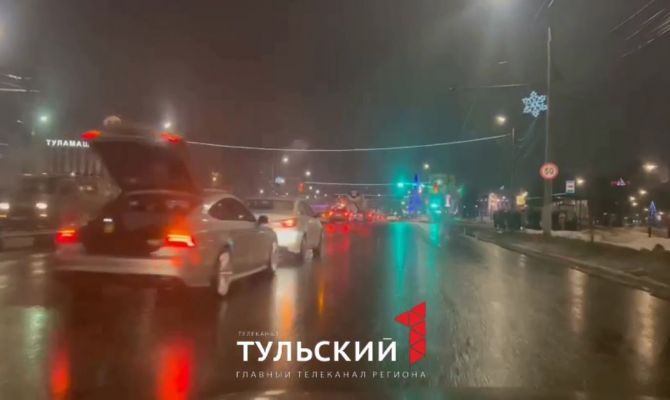 В Туле на Зареченском мосту столкнулись две легковушки