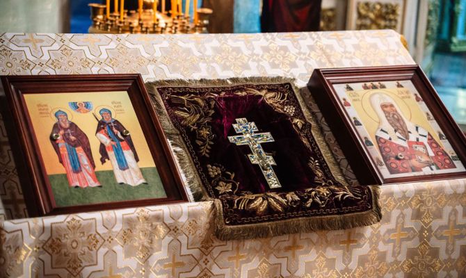 В Алексин передали частицы Честного и Животворящего Креста Господня и святых мощей