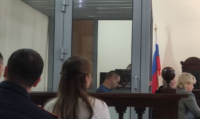 Обвиняемый в убийстве отца и сына бизнесмен просит выпустить его из-под ареста