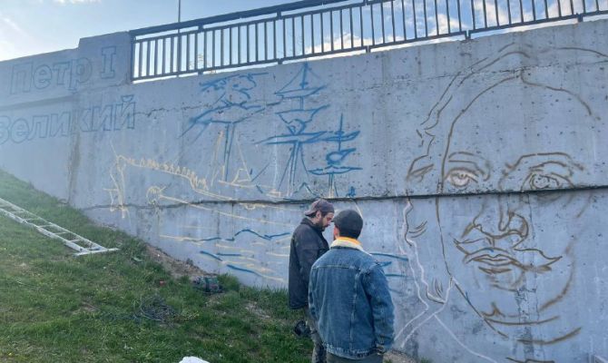 "Варяг" на новом граффити в Туле оказался собирательным образом