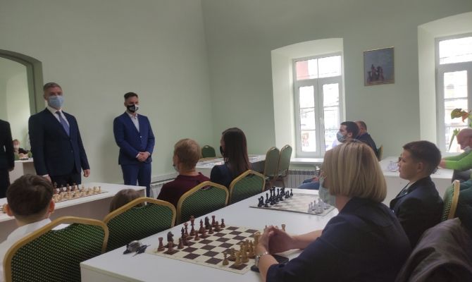 В Туле школы получили награды за развитие шахматного образования
