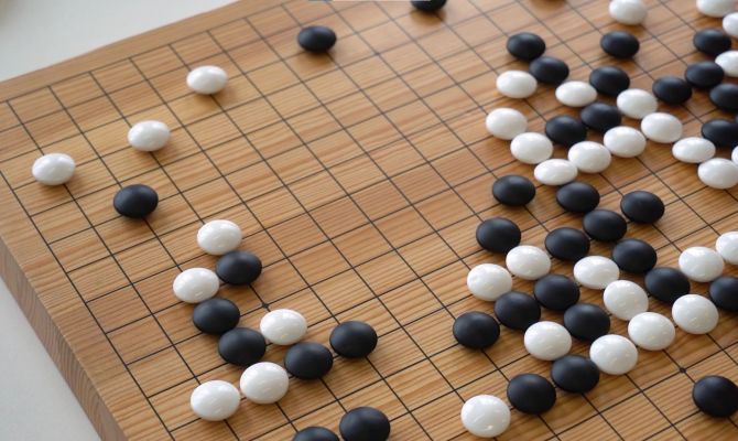 Игра на несколько месяцев: что такое го и чем она отличается от шахмат