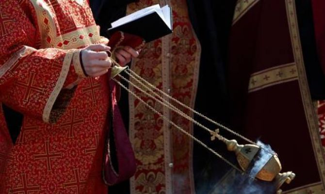 Дмитрий Медведев утвердил правила пользования кадилом