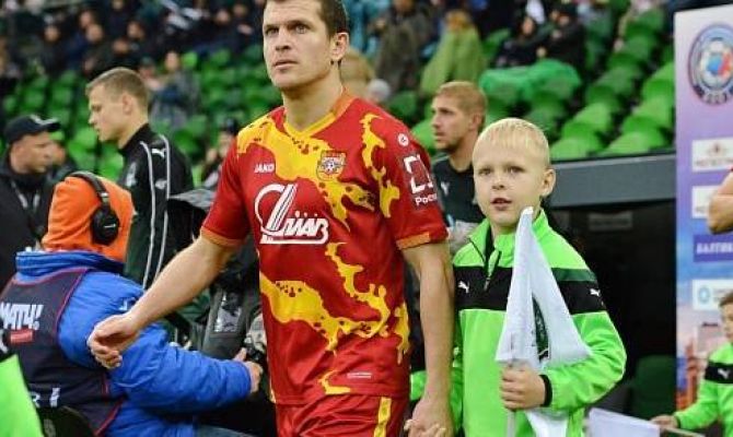 Игрок тульского "Арсенала" Боурчану - на 9 месте в топе грубых игроков