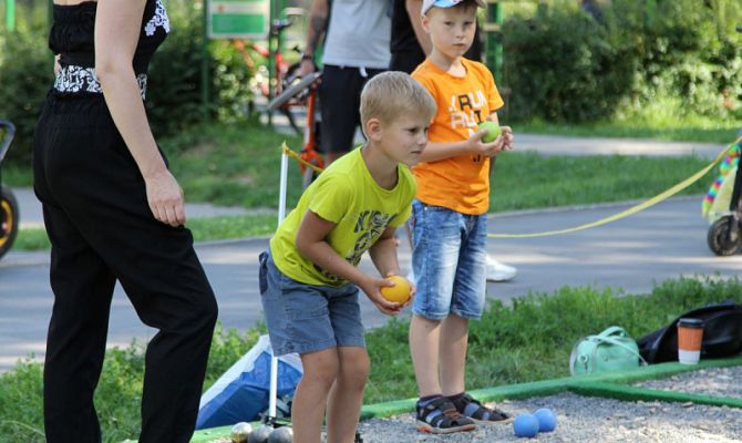 В Туле открылся корт для игры в петанк