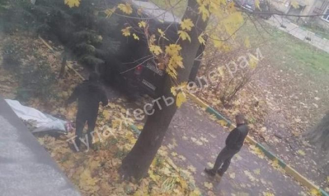 В Туле пожилой мужчина выпал из окна с высоты пятого этажа