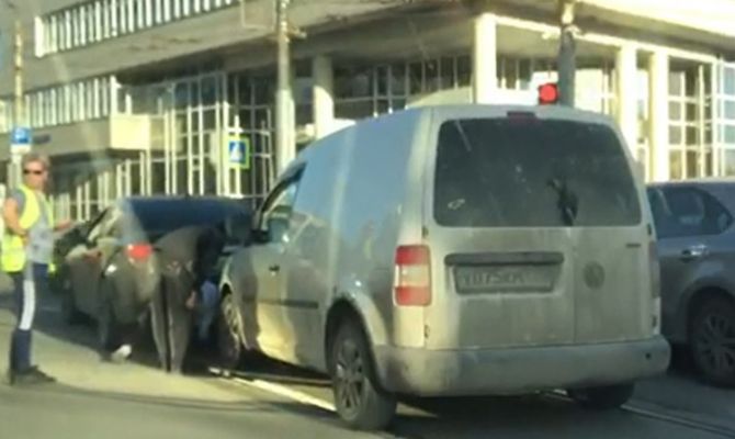 В центре Тулы из-за ДТП встали трамваи