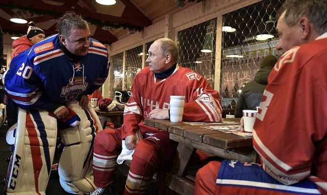 Алексей Дюмин сыграл в матче Ночной хоккейной лиги на Красной площади