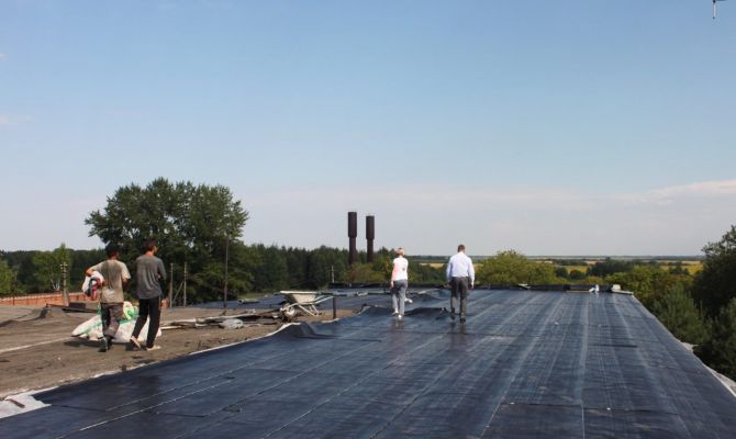 У школы в тульском поселке протекает крыша