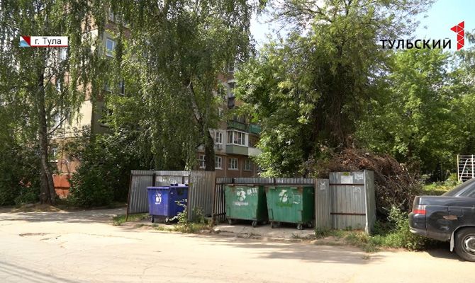 Управляющая компания устроила стихийную свалку во дворе: что делать тулякам в такой ситуации