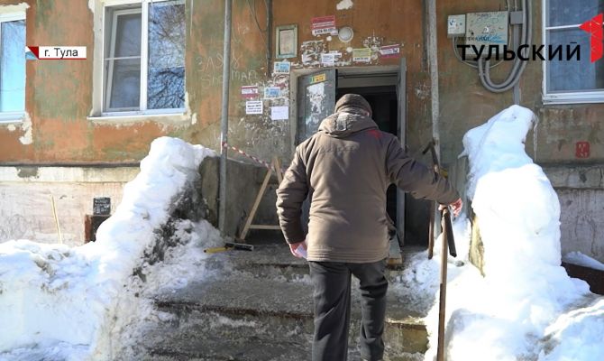 Опасное крыльцо в тульском доме: работу управляющей компании проверит прокуратура
