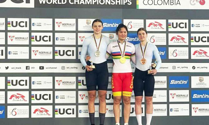 Алексей Дюмин поздравил тульскую велосипедистку с бронзой на первенстве мира