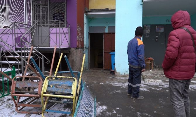 В Туле за полчаса спилили детскую площадку, которую до этого 30 лет никто не обслуживал