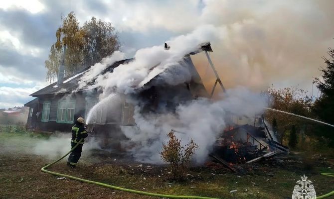 3 октября в Тульской области загорелись 4 частных дома и 3 автомобиля