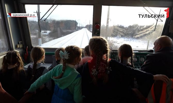 Для тульских школьников провели урок в вагоне поезда