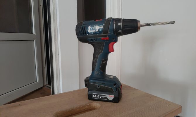 Профессиональная или бытовая дрель