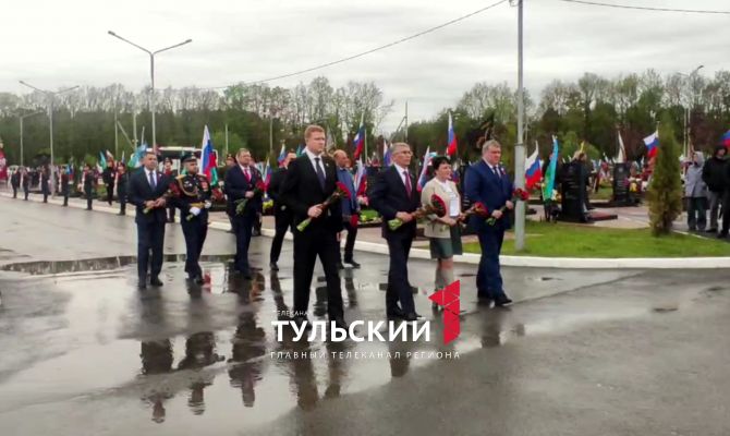 Дмитрий Миляев в День Победы почтил память героев СВО