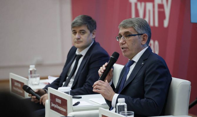Губернатор Дмитрий Миляев ответил на вопросы студентов