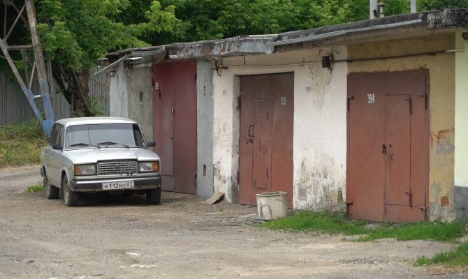 Из-за бесхозного коллектора в Туле два гаражных кооператива затопило сточными водами