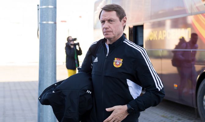 Олег Кононов извинился перед болельщиками после проигрыша "Велесу"