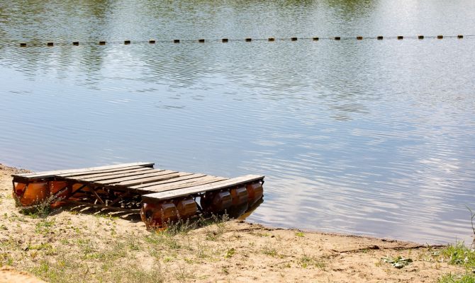 Искупаться без риска для жизни: как могут обмануть ухоженный газон, чистый песок и хороший спуск к воде 