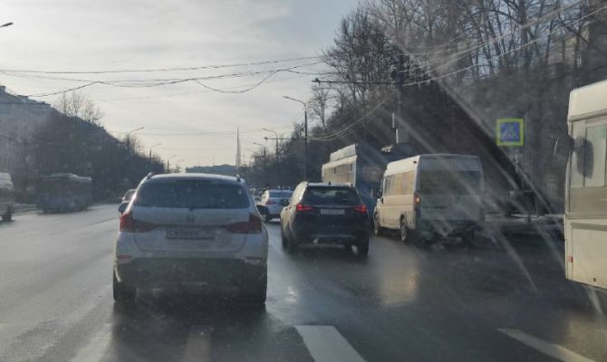На проспекте Ленина в Туле из-за ДТП образовалась большая пробка