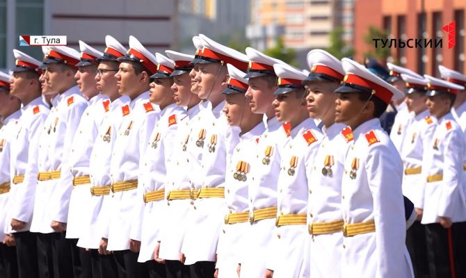 Сергей Шойгу поздравил первых выпускников Тульского суворовского училища с окончанием учебы