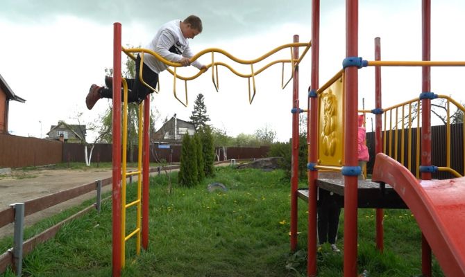 Туляки около года добиваются установки во дворе детской площадки