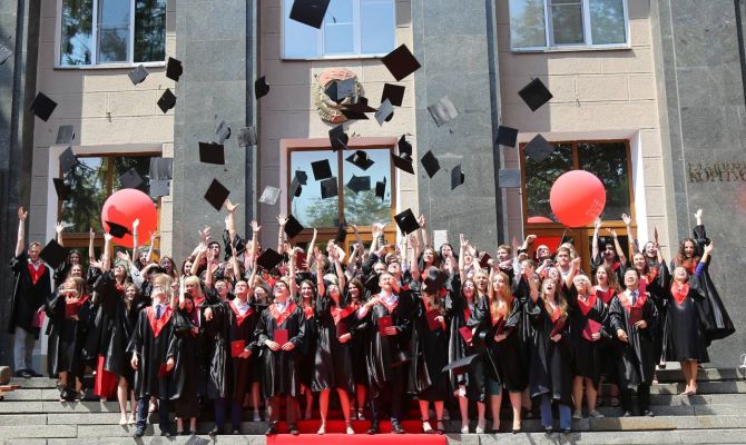 В честь Дня студента туляки посоревнуются в бросании валенков и метании снежков