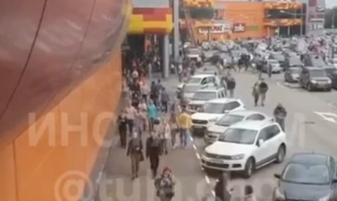 В Туле эвакуировали людей из ТЦ "Макси"