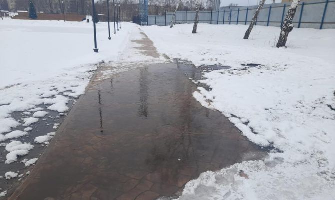 В Донском сточные воды льются в открытый детский бассейн «АкваДон»