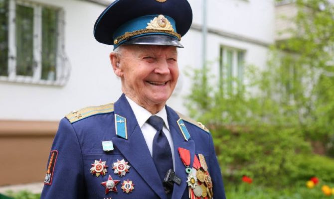 «Еще так нигде не встречали»: как в Туле поздравили 99-летнего ветерана в преддверии 9 Мая