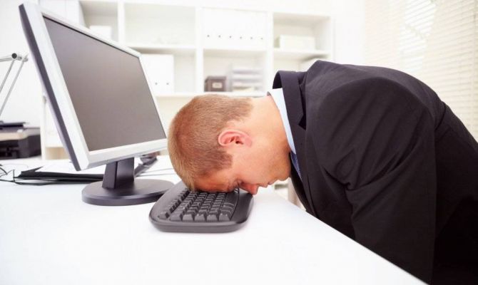 Недосып сотрудников обходится работодателям в 2,3 триллиона рублей