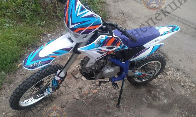 В Кимовске 15-летний водитель питбайка врезался в пешеходное ограждение