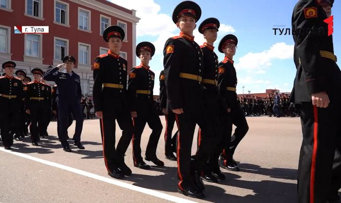 Первый последний звонок: Тульское Суворовское училище впервые выпустило курсантов